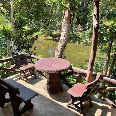 Art'S Riverview Lodge Khao Sok National Park Eksteriør bilde